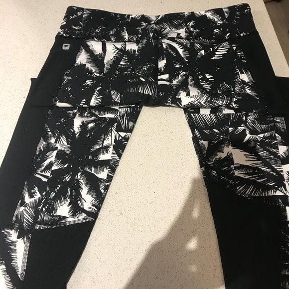 Fabletics Black and White Palm Tree Capris Size M - Picture 6 of 8